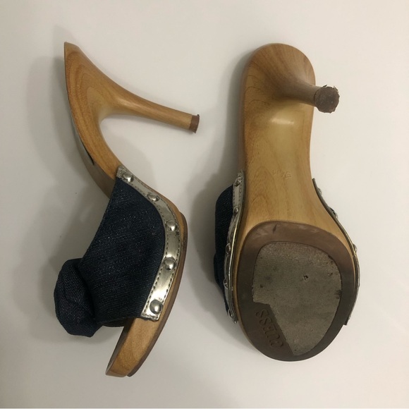 GUESS Wooden Clogs Heel Sandals - Dark Blue Denim with Flowers - Picture 10 of 10